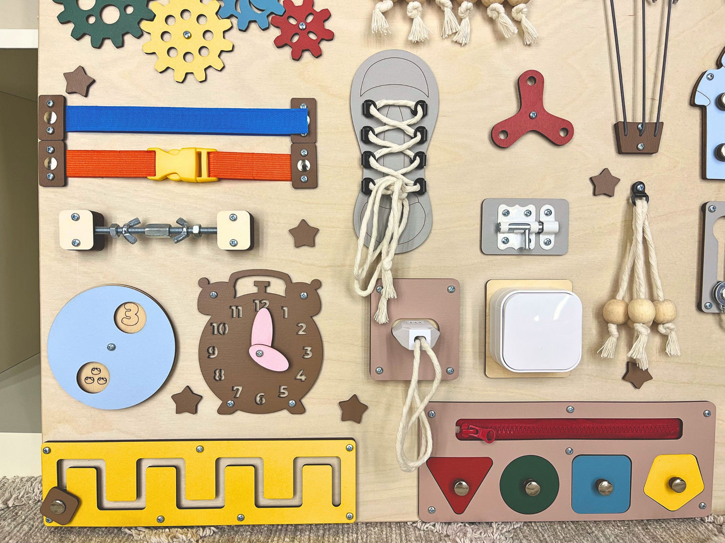 Busy board Tableau d'activité Montessori 