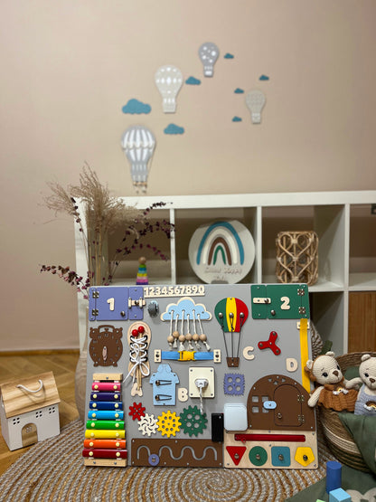 Busy board Tableau d'activité Montessori 